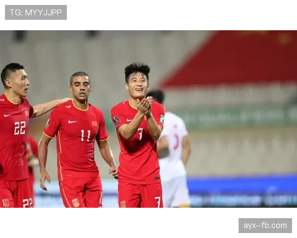 越南国家队传奇教练朴恒绪持续引领球队迈向新辉煌，备受期待