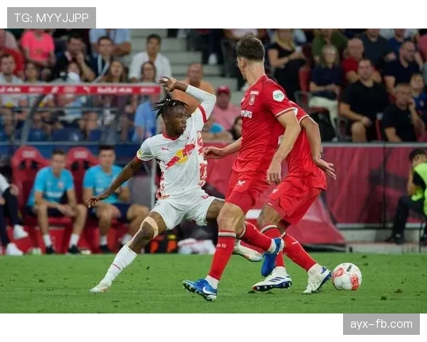 那不勒斯欧战表现抢眼,近期状态稳定成焦点